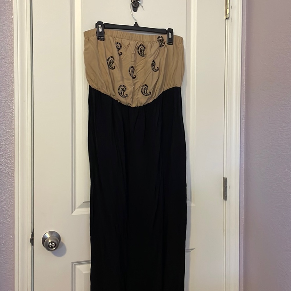 Wapi Maxi dress with Paisley accents